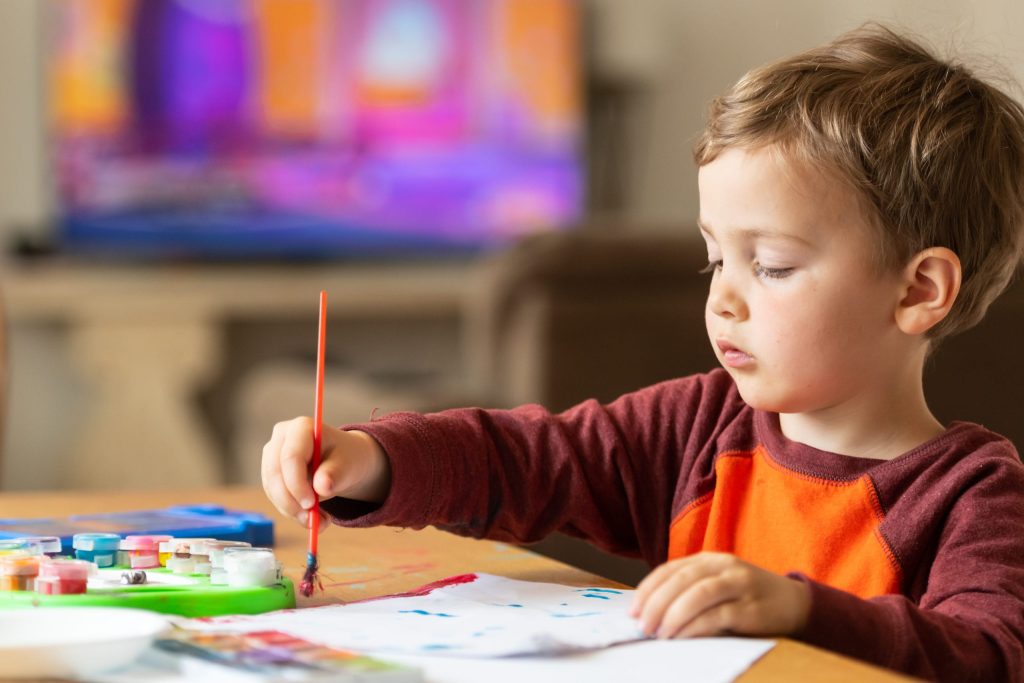 Los niños y las niñas pueden realizar las mismas actividades en la infancia