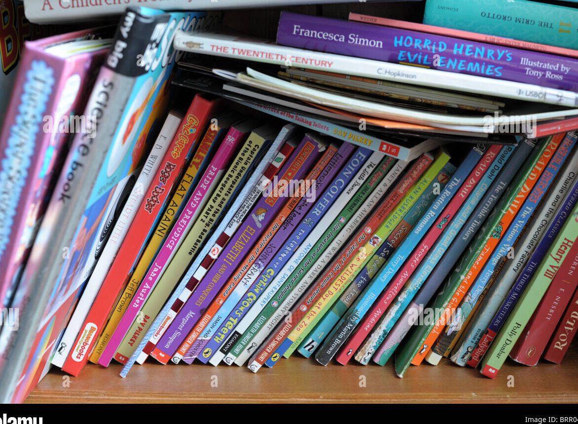 una imagen de libros infantiles apilados en una estanteria